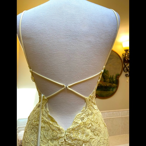 NWT La Femme Gorgeous Pale Yellow Sexy Rhinestone Encrusted Lace Hi Slit Gown 4 - Picture 6 of 15